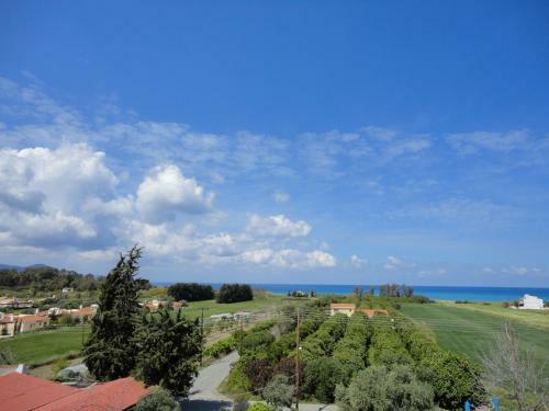 Stunning 2-bed Apartment In Poli Crysochous
