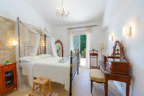 Villa In Giolou Sleeps 6 With Pool And Air Con