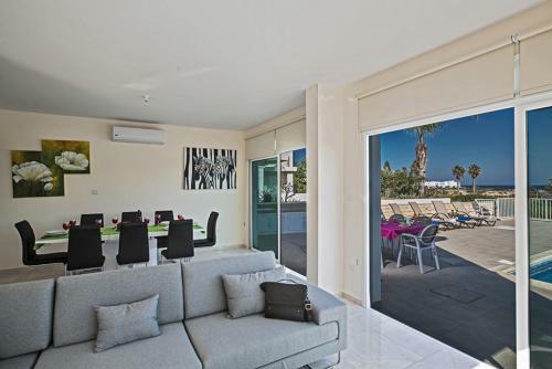 Four Bedrooms Villa 1268