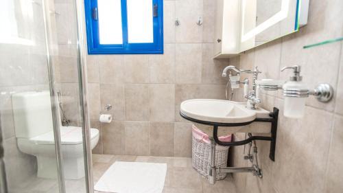 Villa In Protaras Sleeps 10 With Pool And Air Con