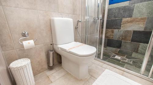 Villa In Protaras Sleeps 10 With Pool And Air Con