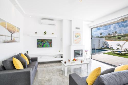 Protaras Villa Sleeps 5 With Pool And Air Con
