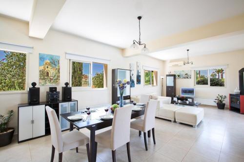 Villa In Protaras Sleeps 6 With Pool