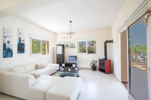 Villa In Protaras Sleeps 6 With Pool