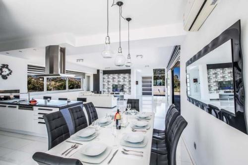 Villa In Protaras Sleeps 6 Includes Swimming Pool And Air Con