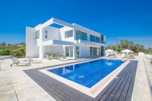 Villa In Protaras Sleeps 6 Includes Swimming Pool And Air Con