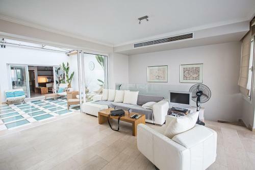 Villa Fig Tree Bay Seafront Luxury 5bdr Seafront Protaras Villa With Panoramic Sea Views