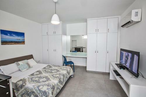 Villa Ochosto Chrysos - Stunning 5 Bedroom Protaras Villa - Close To Fig Tree Bay Beach