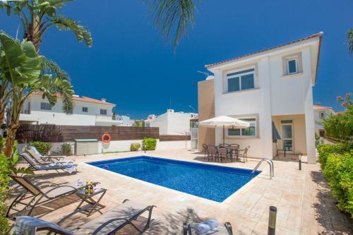 Protaras Villa Sleeps 6 With Pool