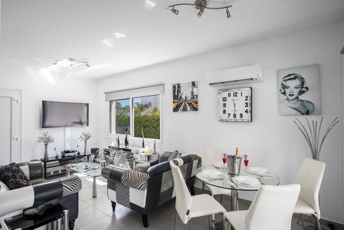 Villa In Protaras Sleeps 8 Includes Swimming Pool And Air Con 4