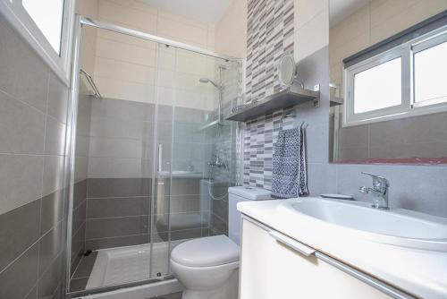 Villa In Protaras Sleeps 8 Includes Swimming Pool And Air Con 4