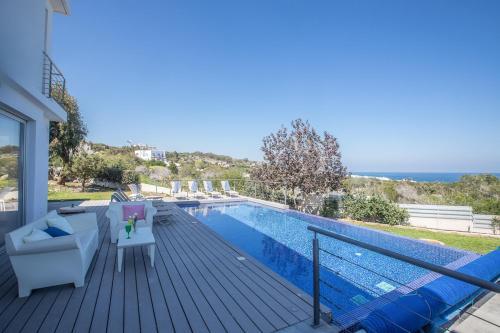 Protaras Villa Sleeps 9 With Pool And Air Con