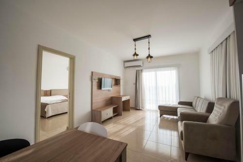 Apartamento Deniz Airport Suites
