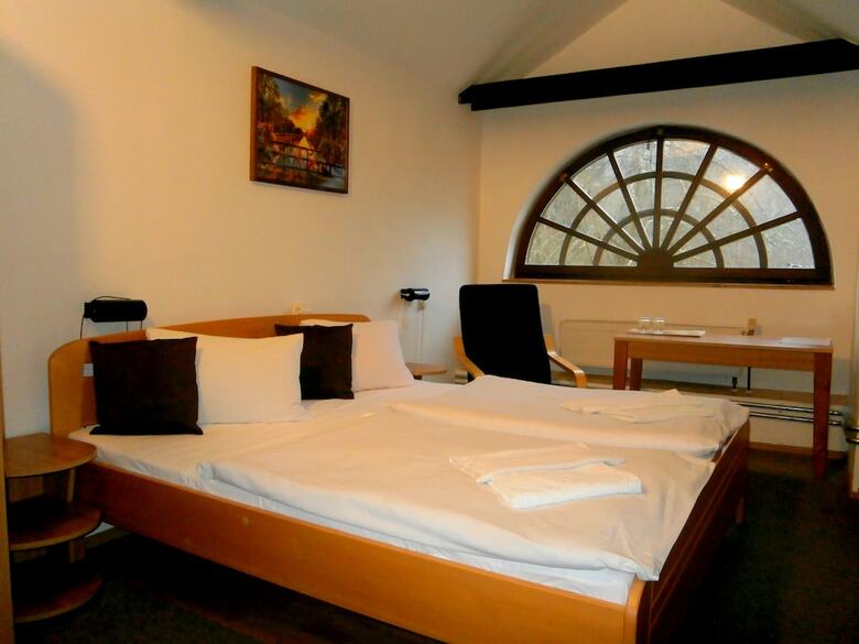 Hotel D?b�n