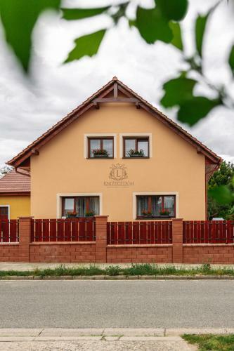 Kn�?ec� D?m - Ubytov�n� V Lednici