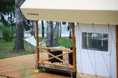 Marina & Glamping Nov� ?ivoho??