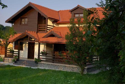 Casuta Cu Prieteni