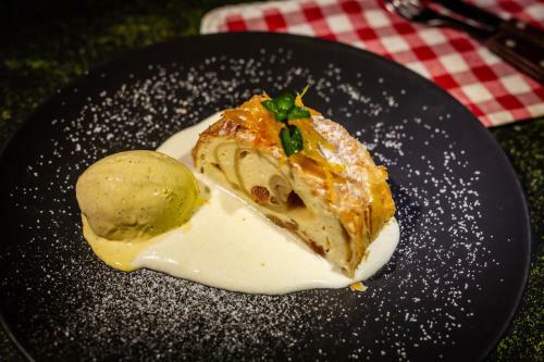 Hostal Pensiune Restaurant Lyra