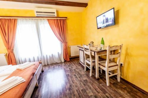 Hostal Pensiune Restaurant Lyra
