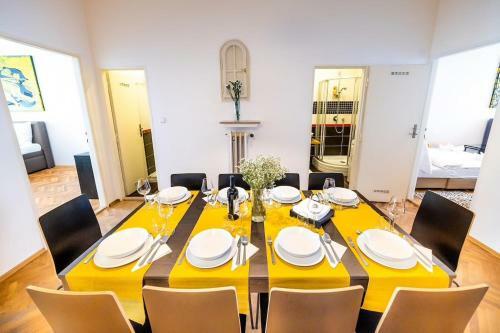 Prague Authentic Apartment At Historical Square