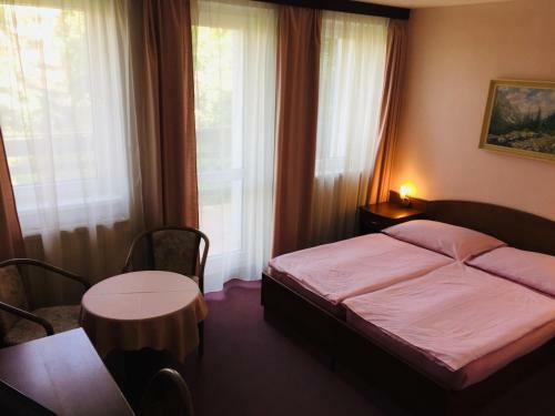 Hostal Hotel-pension Kam�k