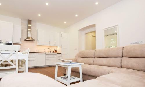 Havlicek Gardens Apartment