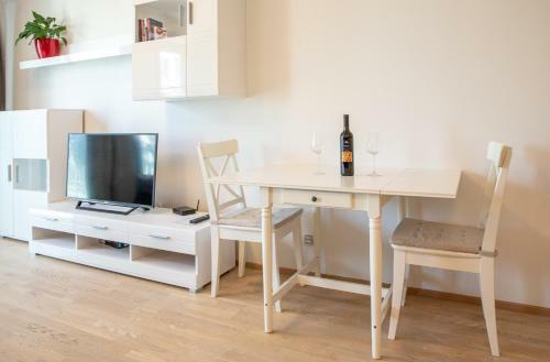 006 Angel Apartment