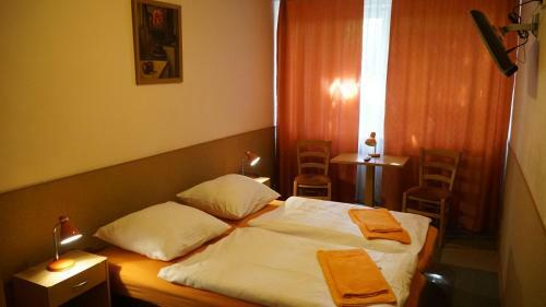 Hostal Pension Fox