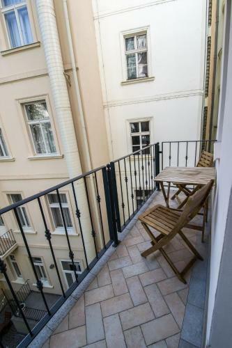 Dancing House Apartment By Ruterra