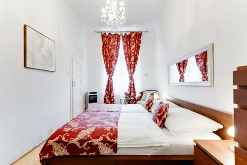 Old Town Square Royal Apartment