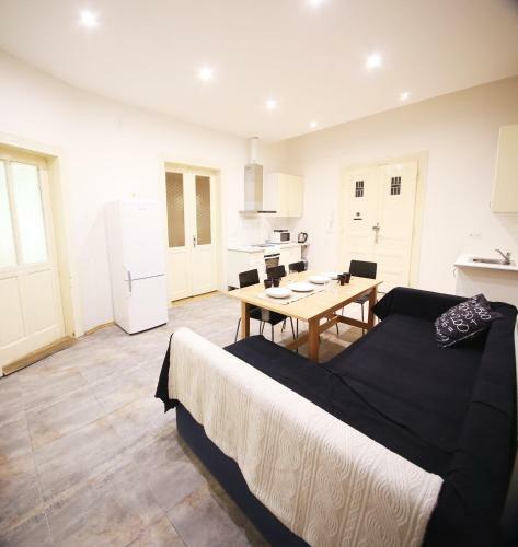 7bdr Apartment In The Center