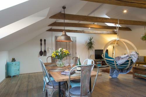 Apartamento Old Town Boho-chic Attic With Hanging Chair