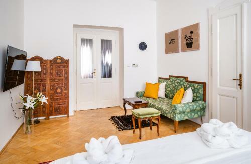 Kafka Apartment 4br+2bath Old Town