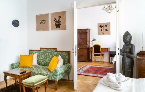Kafka Apartment 4br+2bath Old Town