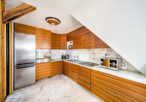 Triplex Kings Apartment In Old Town