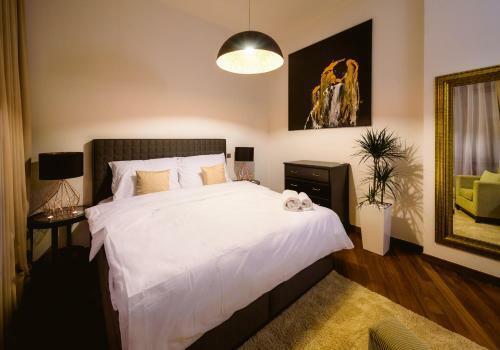 Triplex Kings Apartment In Old Town