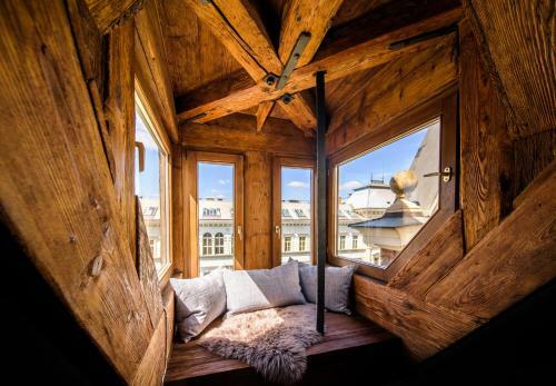 Triplex Kings Apartment In Old Town