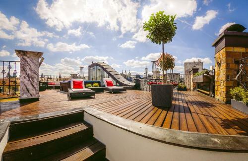 Triplex Kings Apartment In Old Town