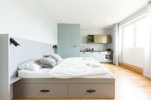 Sunny Riverside Apartments