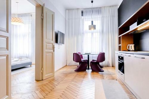 Modern Apartment 10 Minutes From Old Town!