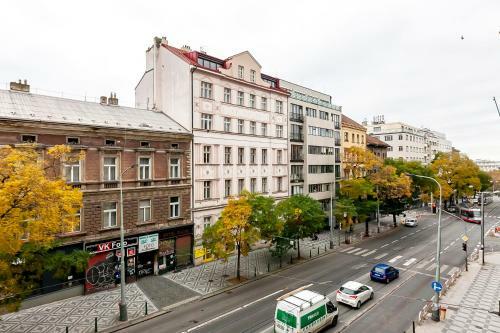 Modern Apartment 10 Minutes From Old Town!