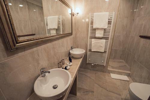 Hotel Svatoj�nsk� Dv?r