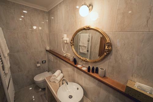Hotel Svatoj�nsk� Dv?r
