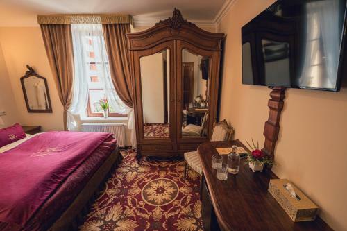 Hotel Svatoj�nsk� Dv?r