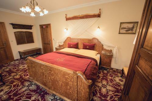 Hotel Svatoj�nsk� Dv?r