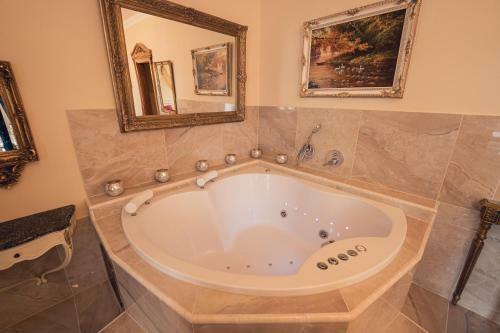 Hotel Svatoj�nsk� Dv?r
