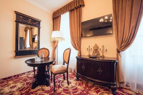 Hotel Svatoj�nsk� Dv?r