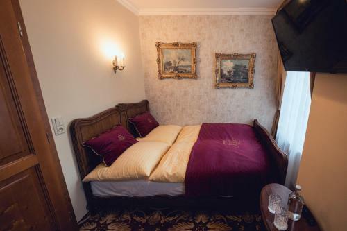 Hotel Svatoj�nsk� Dv?r