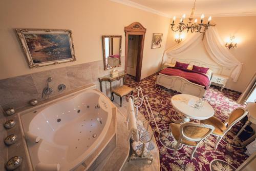 Hotel Svatoj�nsk� Dv?r