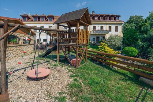 Hotel Svatoj�nsk� Dv?r